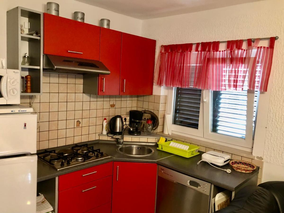 Apartments Pine & Oak With Shared Seasonal Hot Tub Privlaka  Bagian luar foto
