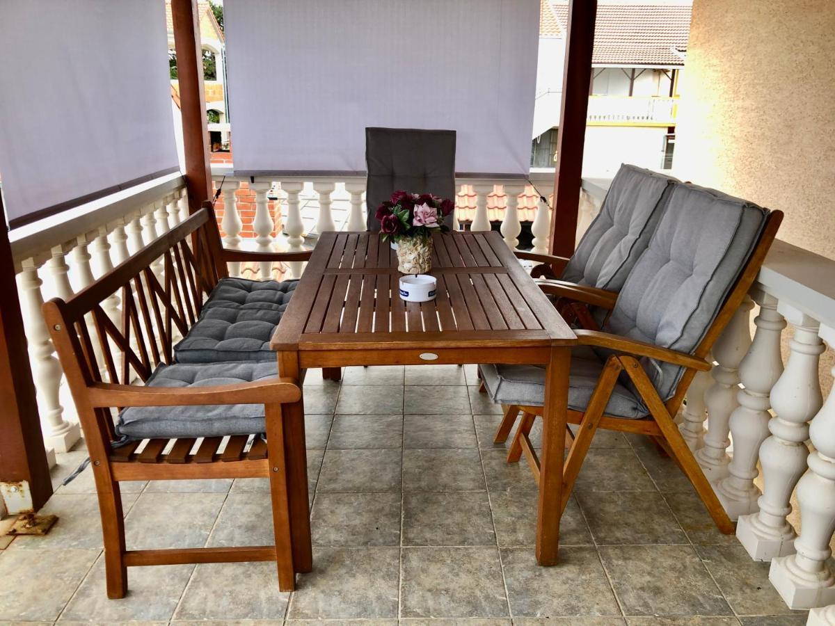 Apartments Pine & Oak With Shared Seasonal Hot Tub Privlaka  Bagian luar foto