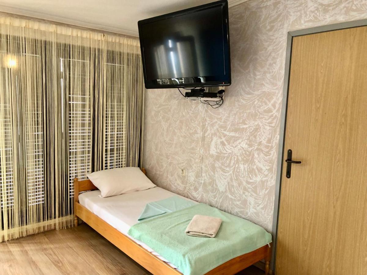 Apartments Pine & Oak With Shared Seasonal Hot Tub Privlaka  Bagian luar foto